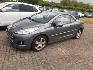 Peugeot 207 CC 1.6 VTi Premiere zeer lage km stand , 1e eigenaar meer fotos volgen