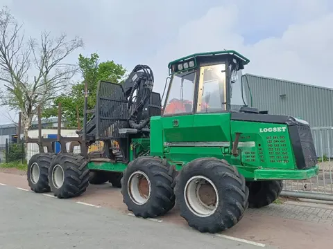 Logset 5F log forwarder with hiab crane + grab (bj 2007)