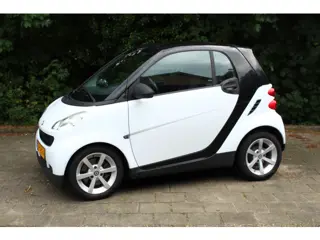 Smart Fortwo Coupé 1.0 mhd Pulse Airco semi automaat glazen dak APK nieuw! Hartstikke leuke auto!