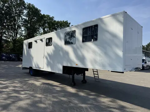 6 Paards trailer / oplegger  met Woonkamer en Type 2 - goedkeuring
