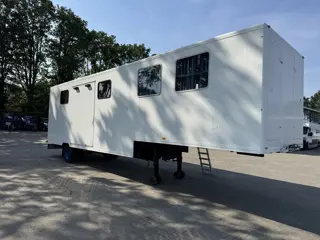 6 Paards trailer / oplegger  met Woonkamer en Type 2 - goedkeuring