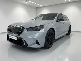 BMW M5 Touring M5 | 2026 | M Driver's Pack | Trekhaak | Alcantara Hemel | Panorama | Driving Assista