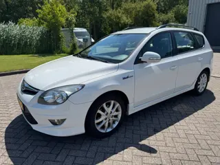 Hyundai I30 CW 1.6 CRDi i-Motion/CLIMA/CRUISE/TREKHAAK AFNEEMBAAR/PARKEERSENSOR
