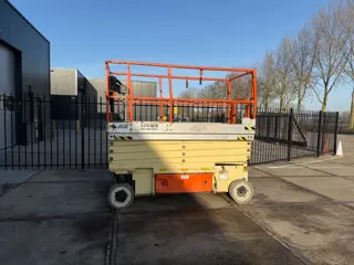 JLG 3246 ES Schaar hoogwerker 12 meter (bj 2013)