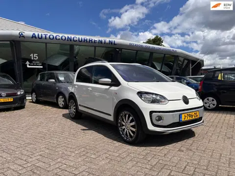 Volkswagen Up! 1.0 cross up! BlueMotion, Carplay, 17"wielen, Super sound systeem.