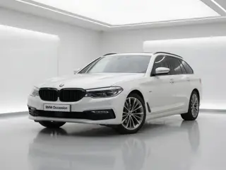 BMW 5 Serie Touring 520i High Executive | Sportline | Panorama | Comfortzetels | 19" | Camera | Driv