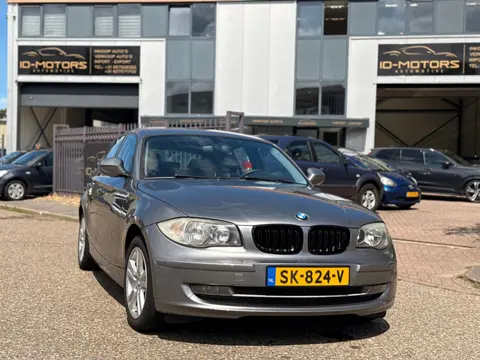 BMW 1-serie 116i Luxe uitvoering stoelverwarming
