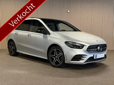 Mercedes-Benz B-Klasse 250e AMG STYLING-PANORAMA-KEYLESS-DISCTRONIC-CAMERA-HEAD UP-ZEER COMPLEET