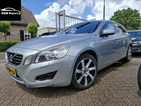 Volvo V60 2.4 D6 AWD Plug-In Hybrid Summum (bj 2013)