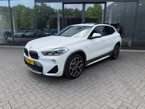 BMW X2 sDrive20i 192pk M-Sport,LED,Schuifdak,HUD,NaviPro,Stoelverw,Dealer OH,Clima,Cruise,