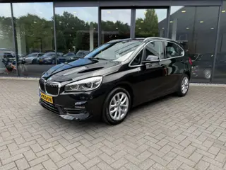 BMW 2-SERIE 220i 192pk High Exe,Leer,Sportstoel,HeadUp,Trekhk afn,NaviPro,Camera,Stoelverw,Cruise