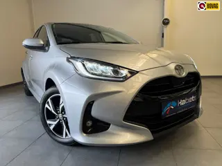 Toyota Yaris 1.5 Hybrid 115 Dynamic/Stoel-Stuurverw/Carplay/ACC/Camera/hillhold/Ledverl./nieuwstaat!