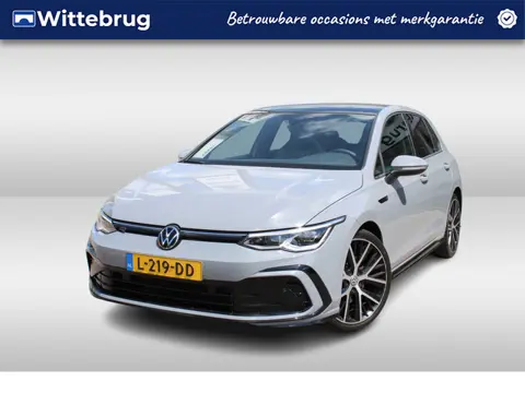 Volkswagen Golf 1.5 eTSI 150pk R-Line DSG Automaat / Navigatie / LED Matrix / Camera / LM 17 inch / 