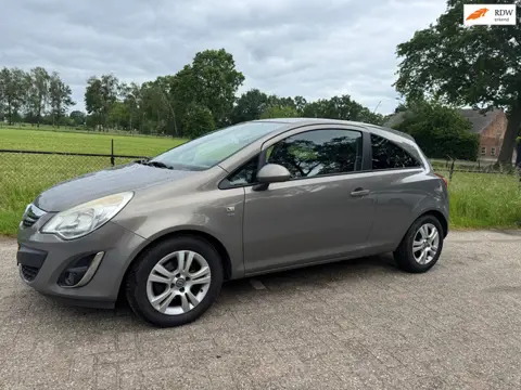 Opel Corsa 1.4-16V, LM velgen, APK, Airco, nieuw model