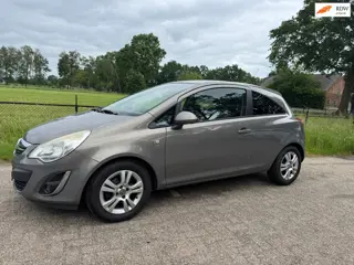 Opel Corsa 1.4-16V, LM velgen, APK, Airco, nieuw model