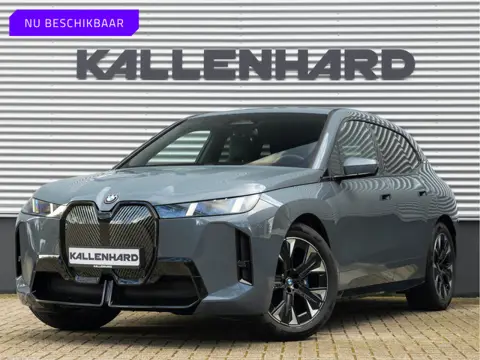BMW iX xDrive60 112kWh - M-Sport - Trekhaak - ACC - M-Zetels - Head-up - Harman Kardon