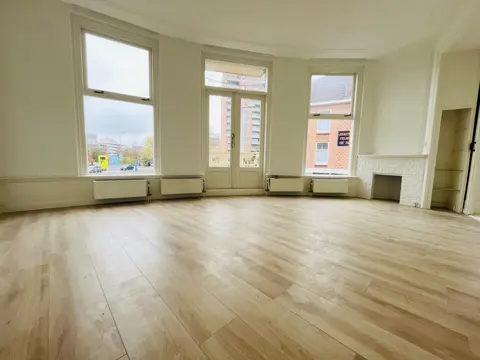 Woning aan de De Constant Rebecquestraat te Den Haag