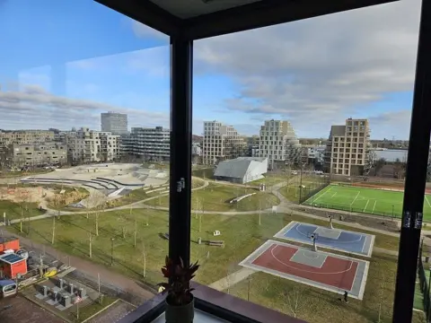 Woning aan de Eef Kamerbeekstraat te Amsterdam