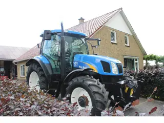 New Holland TSA 125 front hef en front pto (bj 2005)