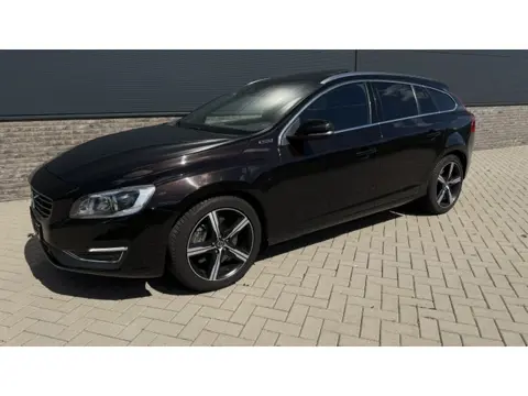 Volvo V60 2.4 D6 Twin Engine R-Design AWD Zeer complete auto in een keurige staat