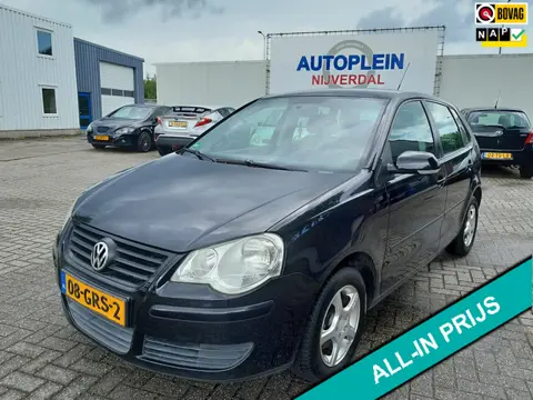 Volkswagen Polo 1.4-16V Optive compacte 5 deurs auto met airco op all seasonsbanden!