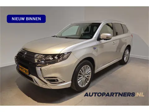 Mitsubishi Outlander 2.4 PHEV Intense+ Stoel/Stuurverwarming - Apple Carplay/Android Auto - Dodehoek