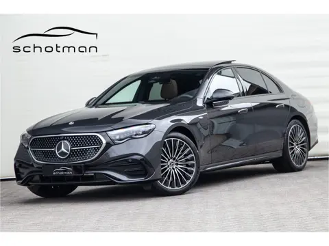 Mercedes-Benz E-Klasse 400 e 4MATIC AMG Premium Plus, Hyperscreen, Pano, Leder, Head-up, Distronic, 