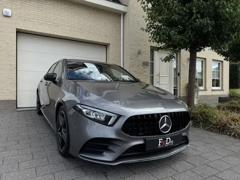 Mercedes-Benz A-Klasse 180 AMG Aut Nightpakket Widescreen AmbientLight Keyless SportLeder Led Camera