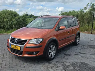 Volkswagen Touran 1.4 TSI Cross nieuwe APK!
