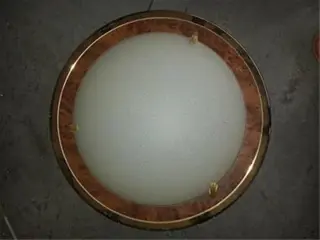 Plafonie met goudkleurige rand eromheen