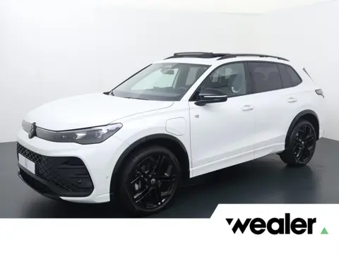 Volkswagen Tiguan 1.5 eHybrid R-Line | 272 PK | SoH 100% | Trekhaak wegklapbaar | Adaptive Cruise Co