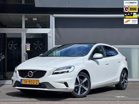 Volvo V40 1.5 T3 Polar+ Sport R-DESIGN / DOH / AUTO / PANO / NAP