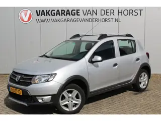 Dacia Sandero 0.9-90pk TCe Stepway Lauréate. Erg nette en goed onderhouden Dacia, hoge instap ! Airc