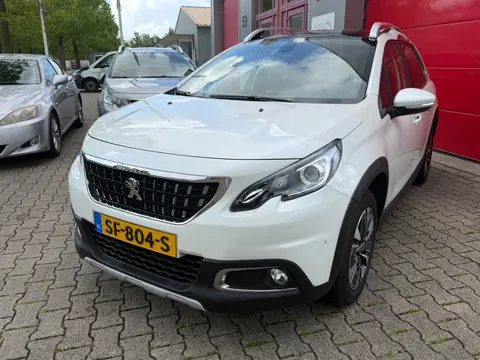 Peugeot 2008 1.2 PureTech 110pk Automaat Allure / Camera / Navi / Panorama glazen dak /Cruise contro