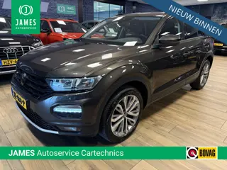 Volkswagen T-Roc 1.5 TSI Style |Navi|Carplay|Trekhaak|stoel en stuurverwarming|PrivacyGlass|