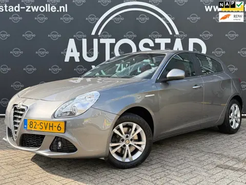 Alfa Romeo Giulietta 1.4 T Distinctive Automaat / NL-Auto / 2e Eigenaar / Navi / NAP / APK / Airco /