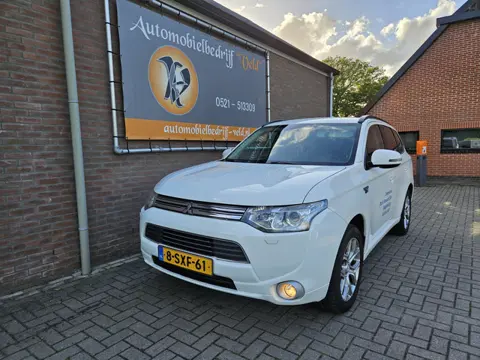 Mitsubishi Outlander 2.0 PHEV instyle+ (bj 2013, automaat)