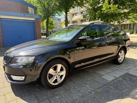 Skoda Octavia Combi 1.6 TDI Greenline Businessline Black Edition