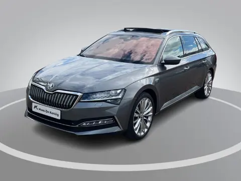 Skoda Superb Combi 1.4TSI iV 160kW/218PK Laurin & Klement DSG · Panoramadak · Leder · Trekhaak · 360