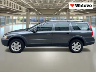Volvo XC70 2.5 T Momentum dealer onderhouden, leder interieurs, carkit..