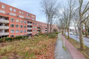 Woning aan de Suze Groenewegplantsoen te Amsterdam