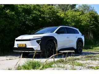Toyota bZ4X Touring Executive AWD 75 kWh 380pk | Panoramadak | Rondomzicht camera | Warmtepomp |