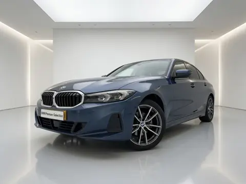BMW 3-serie 320i Sedan | Active Cruise Controle | Trekhaak | Sportstoelen | Leder | Innovation Pack 