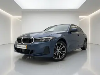 BMW 3-serie 320i Sedan | Active Cruise Controle | Trekhaak | Sportstoelen | Leder | Innovation Pack 