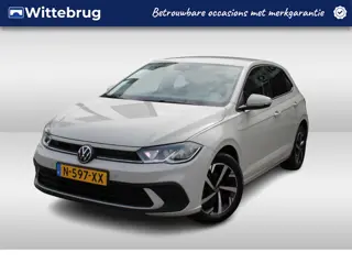 Volkswagen Polo 1.0 TSI 95pk Life / Navigatie by App-Connect / Parkeersensoren / LM 16'' / LED / Dig