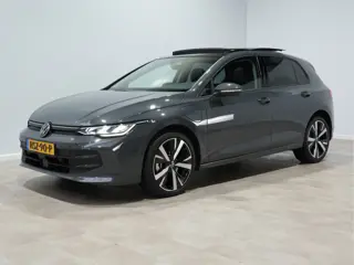 Volkswagen Golf 1.5 eHybrid 204pk Life Edition Panorama Stoel/Stuurverw. Camera 18"velgen Trekhaak