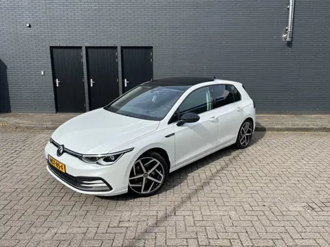 Volkswagen GOLF 1.5 eTSI Style Automaat Pano IQ Led Head-up Digital dash