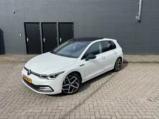 Volkswagen GOLF 1.5 eTSI Style Automaat Pano IQ Led Head-up Digital dash