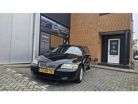 Volvo V70 2.5T Momentum Nieuwe Distributie