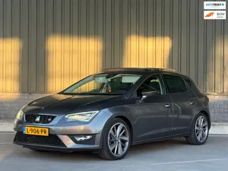 Seat Leon 2.0 TDI FR / Pano / Connect / APK